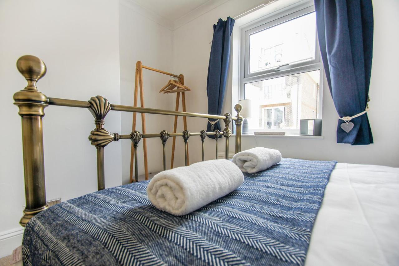 College House - Parking - By Holiday Lets Brighton
